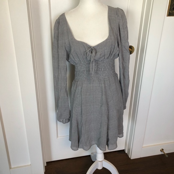 Reformation Wilder Dress in Aberdeen Plaid— Size 10 - Picture 3 of 6